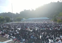 Ribuan Umat Muslim Raja Ampat Salat Idulfitri di Lapangan Kantor Bupati