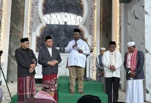 Gubernur Elisa Sampaikan Pesan Persatuan di Masjid Raya Al Akbar Kota Sorong