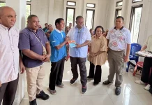 Gubernur PBD Resmikan 11 Rumah Baru dan Rehabilitasi Ratusan Rumah OAP