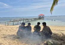 Pantai Panorama Sorong Dipadati Pengunjung di Akhir Libur Lebaran