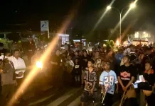 Dipimpin Yakob Kareth, Ribuan Peserta Pawai Obor Paskah Ramaikan Kota Sorong