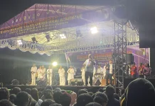 Momentum Paskah, Gubernur Elisa Kambu Tekankan Pentingnya Persatuan Umat