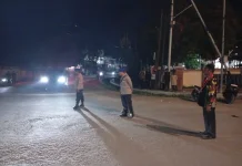 Sinergi Aparat Jaga Kekhidmatan Pawai Obor Paskah di Sorong