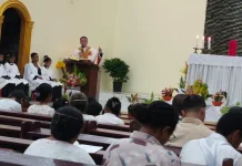 Umat Katolik Teminabuan Rayakan Kamis Putih