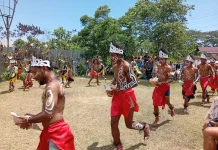 Turis Asing Kunjungi Rumah Etnik Papua, Jadi Gerbang Wisata sebelum ke Raja Ampat