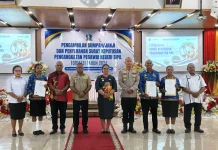 Serahkan SK Pengangkatan, Bupati Petronela Harap PNS Formasi 2024 Berintegritas