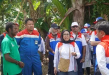 Pertamina Kilang Kasim Dampingi Kunjungan Komisaris di Kampung Malabam