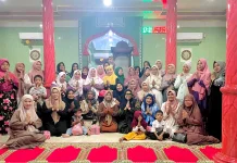 Jama'ah Masjid Baitul Inayah Menggelar HbH Pererat Silaturahim