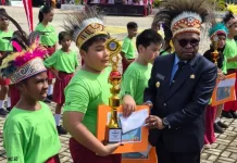 Siswa SD Negeri 21 Raja Sinurat Harumkan Sekolah lewat Juara Gasing Sekota Sorong