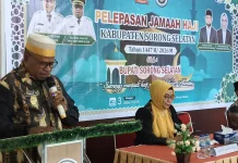 Wakil Bupati Yohan Bodory Melepas Jemaah Haji Asal Sorong Selatan
