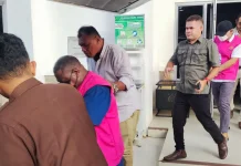 Kejari Sorong Terima 6 Tersangka Dugaan Korupsi Pakaian Dinas DPRPBD
