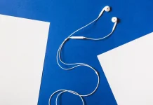 Tren Gen Z Kembali Memakai Earphone Kabel dan Meninggalkan TWS