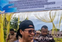 Bupati Petronela Krenak Dorong Peningkatan Ekonomi Pedagang Lokal Warga
