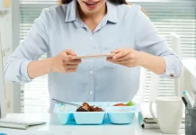 Membawa Bekal Jadi Cara Hemat Anak Muda Sekarang