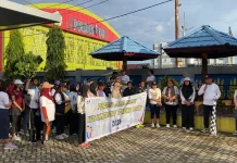 Wakil Wali Kota Anshar Karim Lepas Jalan Santai HUT ke-12 UT Sorong