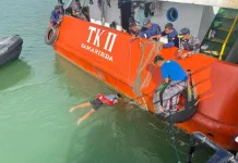 Tersangkut Jaring Nelayan, Kapal SPOB TK II Diselamatkan Kapal Perang TNI AL