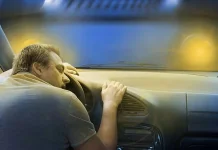 Jangan Anggap Sepele Tidur di Mobil Dengan AC Menyala