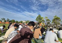 Pelaksanaan Salat Iduladha di Lapangan SMK Negri 3 Kota Sorong Berjalan Khidmat
