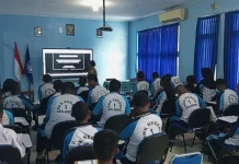 Menteri Tinjau Pembelajaran Digital dan Tegas Transparansi Dana Revitalisasi