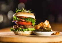 Simak Fakta dan Asal Hamburger Makanan Favorit di Dunia