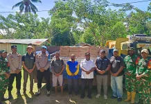 Pemkab Tambrauw Serahkan Bantuan Pangan untuk Masyarakat di Kebar Raya