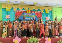 TK Negeri Pembina Teminabuan Tamatkan 43 Anak Didik