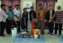 DPPLH Sorong Latih Masyarakat Adat Olah Sampah Organik Jadi Eco-Enzyme
