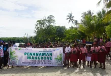 Masyarakat Adat dan Pelajar Tanam 1.020 Bibit Mangrove di Pulau Terluar Raja Ampat