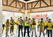 Sambut Hari Bhayangkara, Polda PBD Salurkan Bantuan Sembako pada Komunitas Maxim