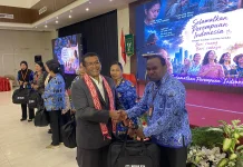 Dinkes Papua Barat Daya Salurkan 100 Bidan Kit untuk Perkuat Layanan Persalinan