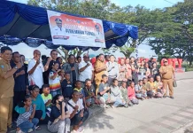 Elisa Kambu Lepas Kontingen Youth Camp GPdI Papua Barat Daya ke Sorong Selatan