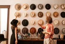 Benarkah Sering Pakai Topi Bikin Botak?