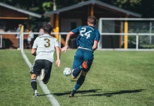 Kisah Pemain Tertinggi dan Terpendek dalam Sejarah Sepak Bola