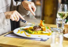 Fenomena Solo Dining: Makan Sendiri, Kenapa Tidak?