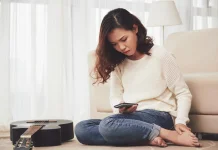 Terlalu Lama Main HP Bisa Ubah Kondisi Fisik Tubuh