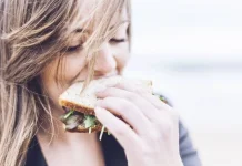 Cara Generasi Sandwich Mengelola Keuangan Dua Generasi