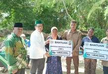 Senator DPD RI - H. Hartono Salurkan PIP di Pulau Arar