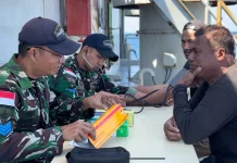 Tindaklanjuti Arahan Pangkoarmada III, Kri Teluk Wondama-527 Melaksanakan Baksos