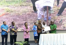 Bank Papua Serahkan 6 Unit Motor R3 dan 2.100 Bibit Pohon ke DLH PBD
