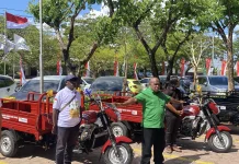 DLH Papua Barat Daya Salurkan 6 Motor Roda Tiga CSR Bank Papua ke Pengelola Sampah