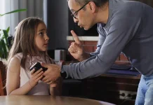 Tantangan Orang Tua Modern: Menerapkan Positive Parenting tanpa Gawai