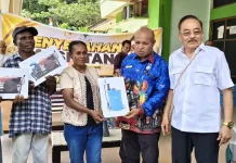 45 Unit Alsintan Bantuan Robert Kardinal Disalurkan untuk Petani Kota Sorong