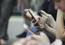 Mengapa Kita Tak Bisa Berhenti Scroll