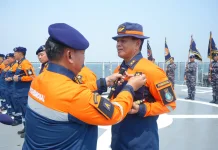 Panglima Koarmada III Terima Brevet Kehormatan Hidro-oseanografi TNI AL