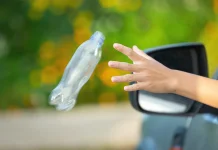 Sering Tinggal Air dalam Mobil, Simak Risikonya