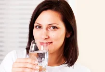 Benarkah Banyak Minum Air Putih Bisa Turunkan Kolesterol? Ini Kata Dokter