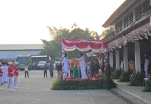 Upacara Penurunan Bendera HUT Ke-81 RI di Kabupaten Sorong