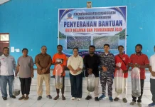Dinas Perikanan Sorsel Serahkan Bantuan Benih Ikan Bagi Nelayan dan Pembudidaya