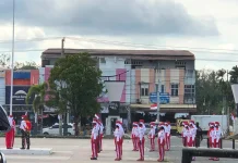 Pencanangan Bulan Kemerdekaan, Pemkab Sorong Bagikan 4.000 Bendera