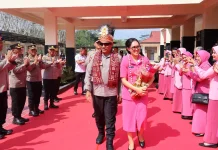 Tradisi Penyambutan dan Pelepasan Warnai Pergantian Kepemimpinan Kapolda PBD